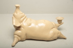 Kerstin Heurlin-Scullman, Keramik, Figurin: "Liggande gris med ljushållare"
