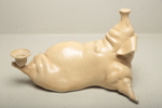 Kerstin Heurlin-Scullman, Keramik, Figurin: "Liggande gris med ljushållare"