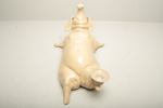 Kerstin Heurlin-Scullman, Keramik, Figurin: "Liggande gris med ljushållare"