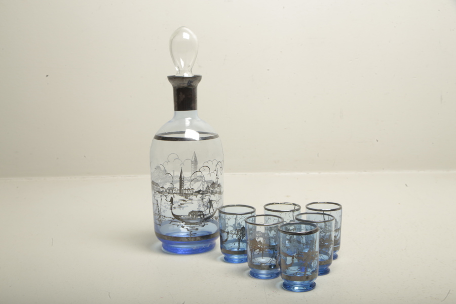 Karaff med glasmuggar