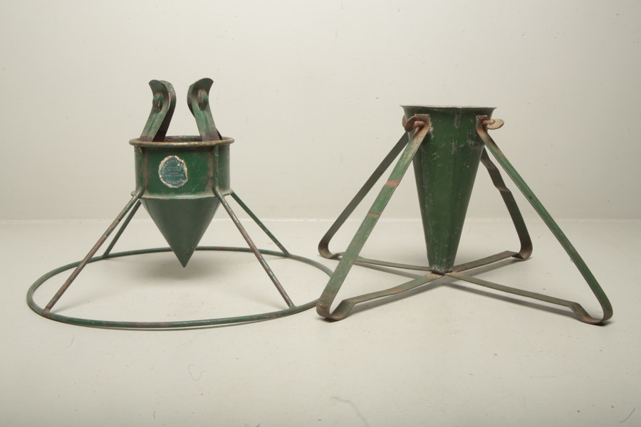 Julgransfot i metall, 2st, 1900-tal