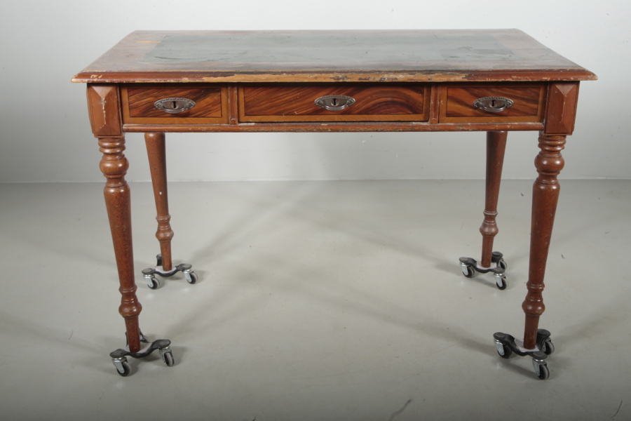 Skrivbord, 1900-talets första hälft 