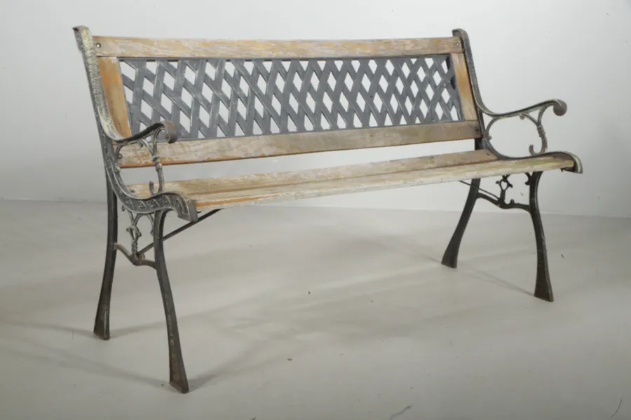 Trädgårdsbänk, 1900/2000-tal 