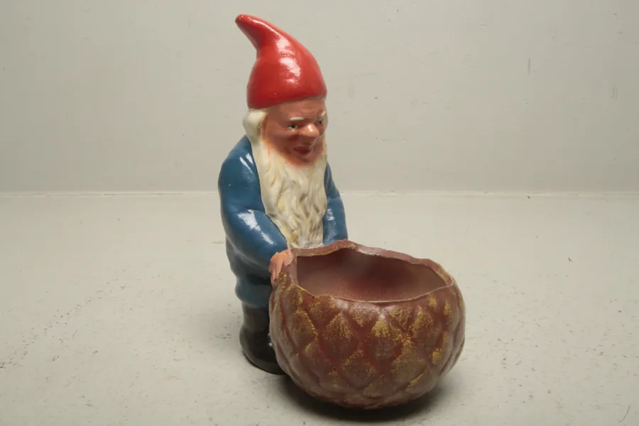 Figurin- "Tomte", Terrakotta