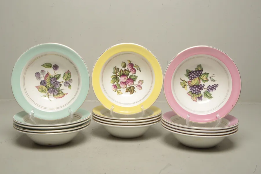 Efterrättsskålar, 15st "Royal Tunstall- Staffordshire England"