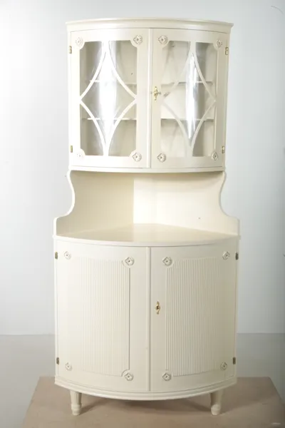Hörnskåp, Gustaviansk -stil, 1900-tal