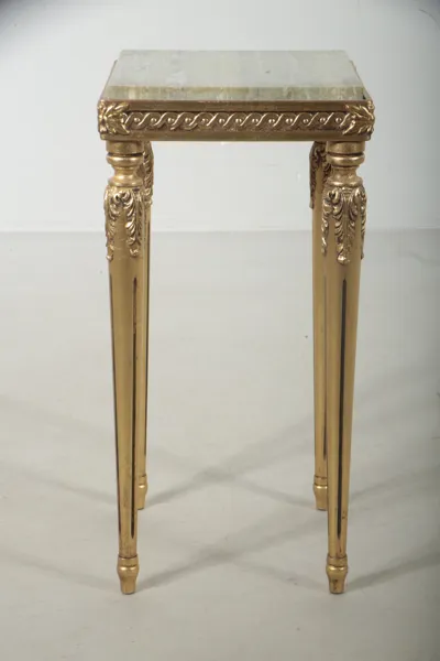 Piedestal, Gustaviansk-stil, 1900-tal 