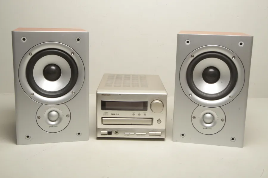 Onkyo- CD/Radio & 1-par Högtalare- Polkaudio