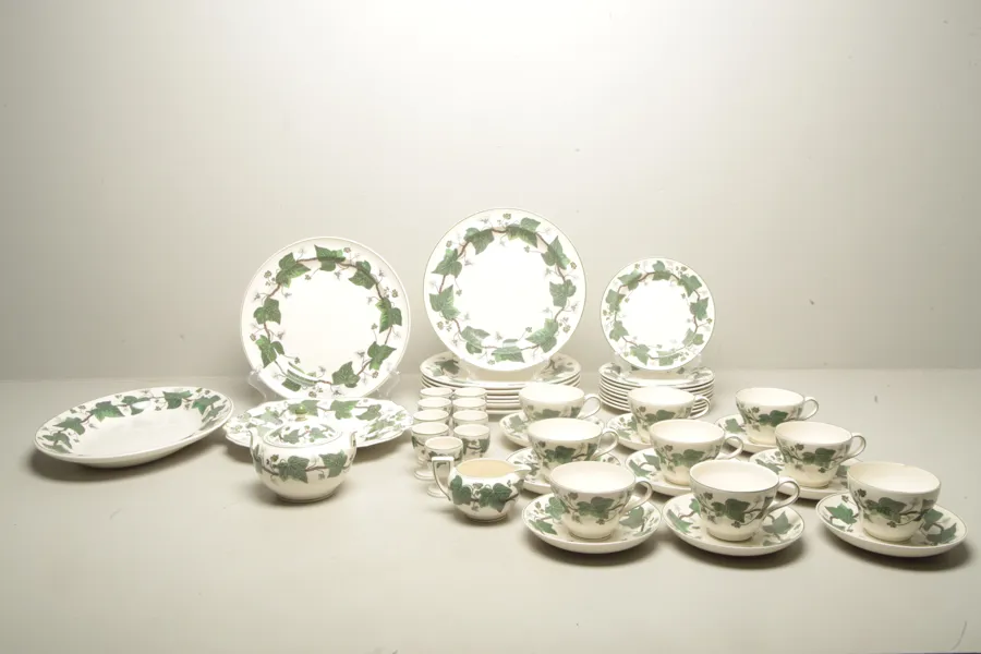 Wedgwood servisdelar- "Napoleon IVY", 48-Delar