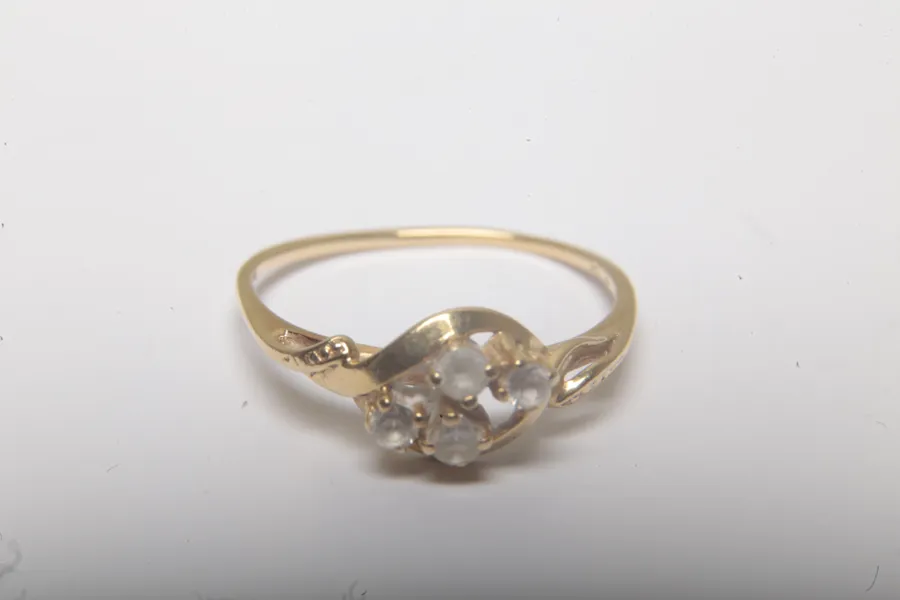 18K Guldring, Med stenar