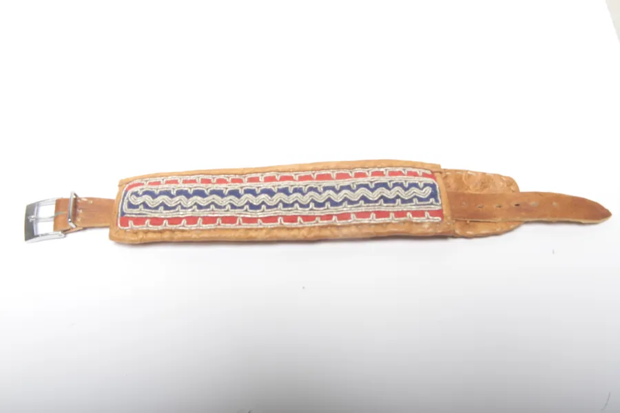 Sameslöjd- Läderarmband med silverinläggningar