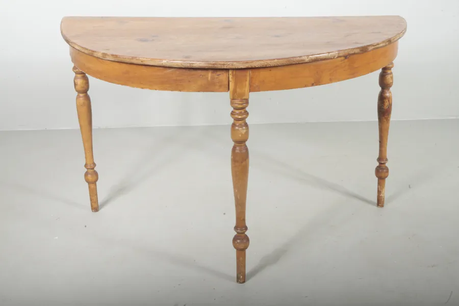 Halvmånebord, 1800/1900-tal 