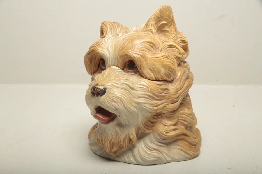 Figurin- I form av en hund med lock