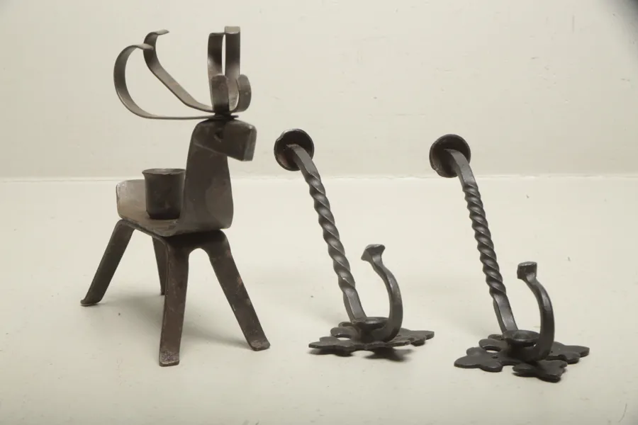 Ljusstake- Smidesarbete, 1900-tal & Smideskrokar, 1-par