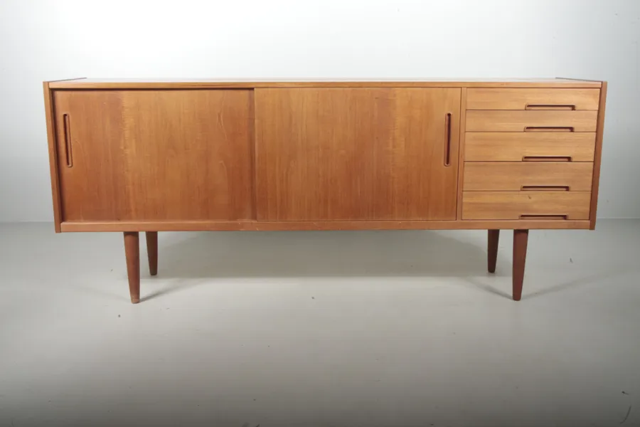 Sideboard i teak- "Troeds", Design: Nils Jonsson, Modell: "Trento"