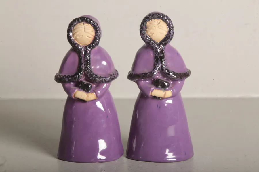 Ranbogården Hälsingland, Figuriner, 1-par "Gummor"