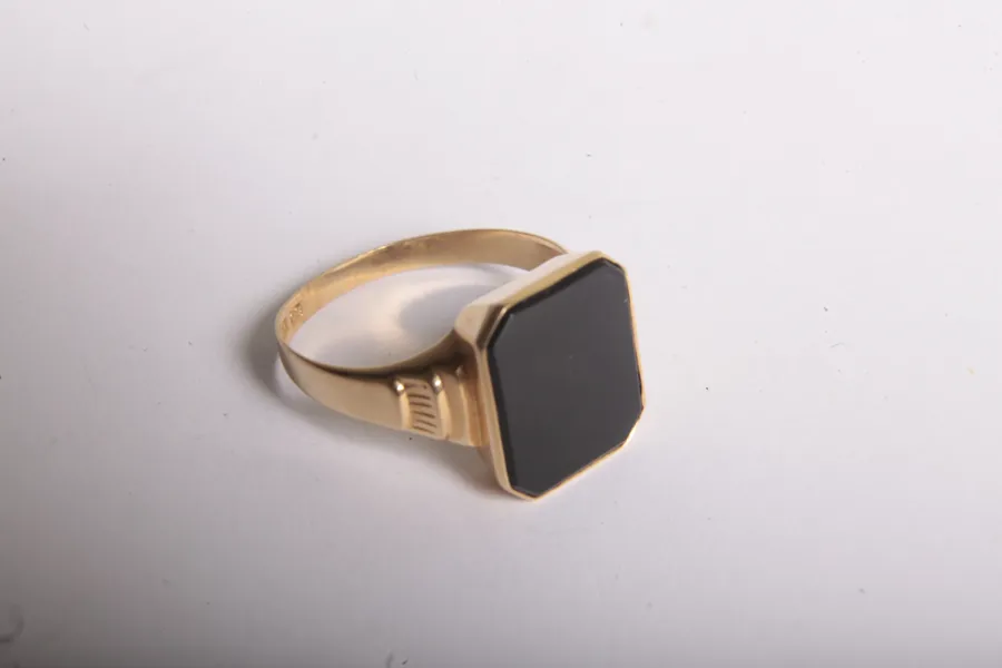Guldring, 18K Guld med sten 