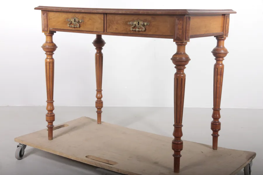 Skrivbord, Gustaviansk-stil, Valnöt, 1900-tal