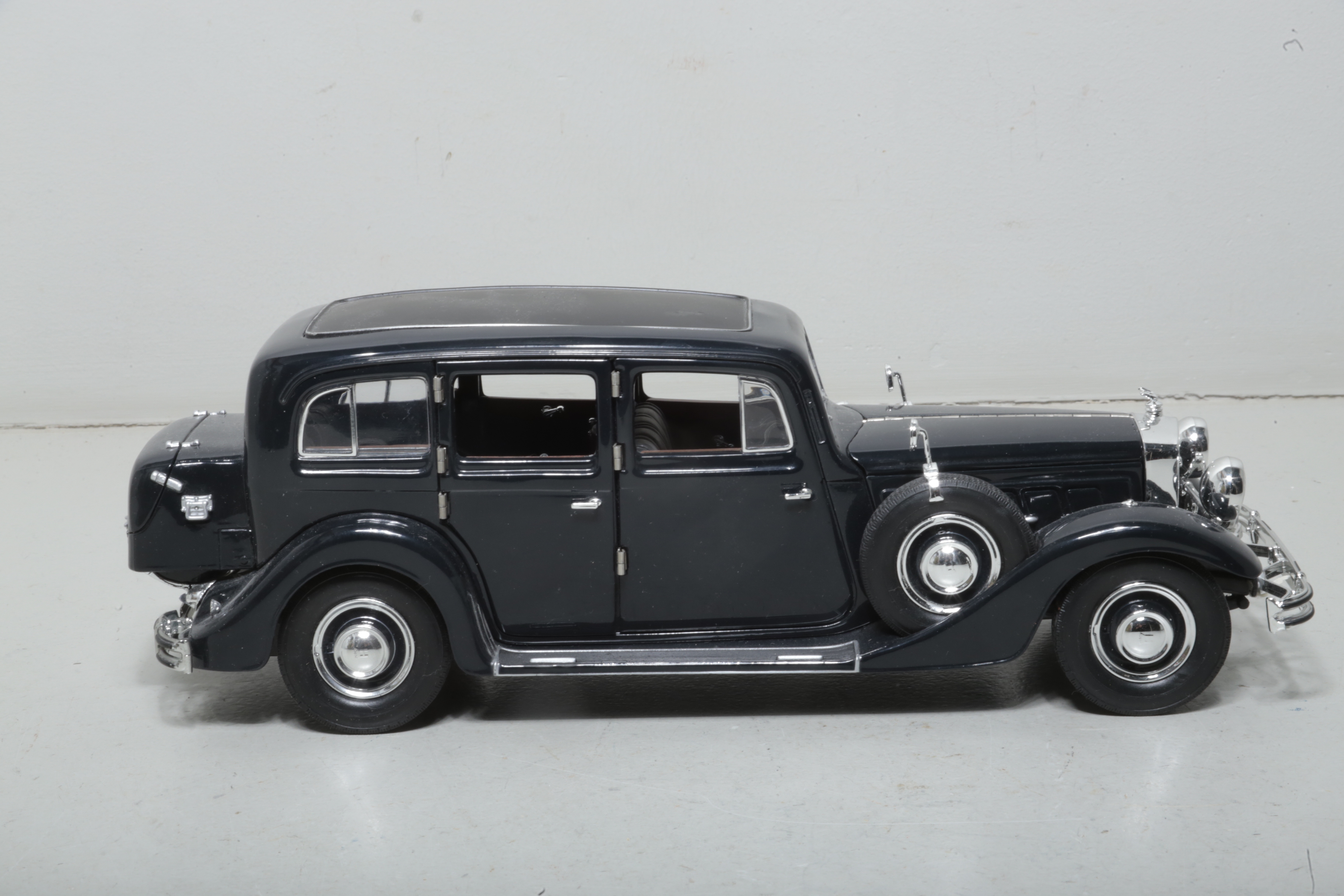ミニカー RINKO 1/18 Horch 851 Pullman hqdefault.jpg