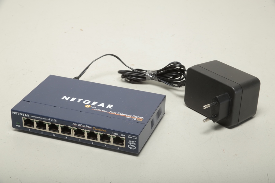 Netgear switch 10/100, FS108