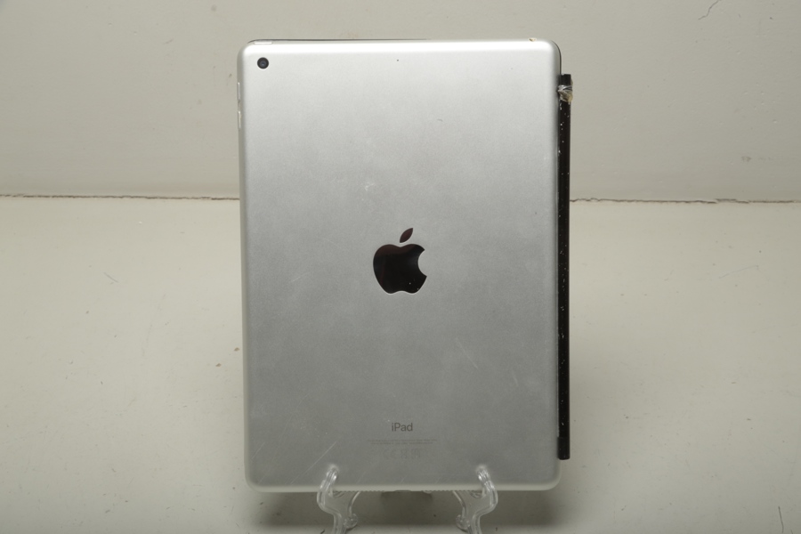 iPad Generation 6, 32GB minne, chip A10 + Logitech tangentbord 