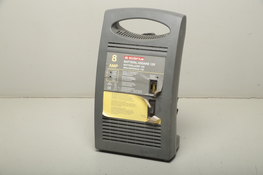 Modernum batteriladdare 12V, 8 amp