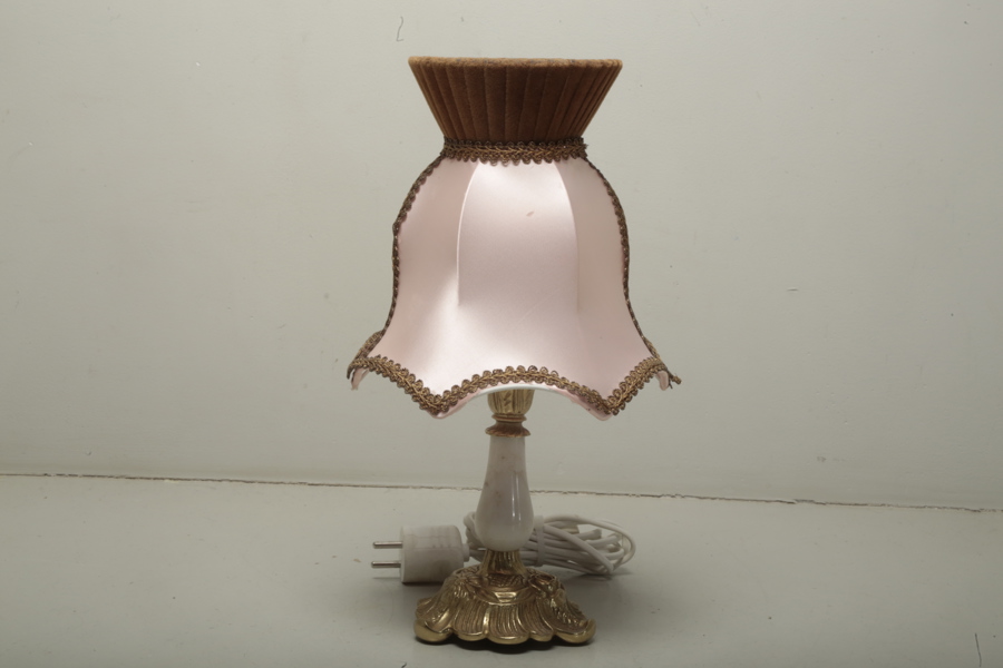 Bordslampa-fönsterlampa 1940-1950 tal_6967a_8dc41b925714724_lg.jpeg