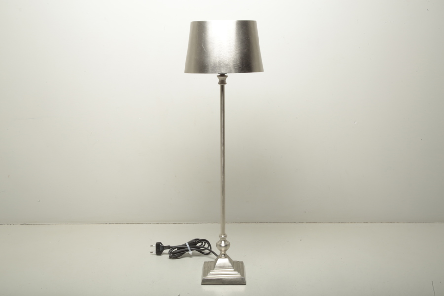 Bordslampa-fönsterlampa metall, modern_7202a_8dc42a6585b6683_lg.jpeg