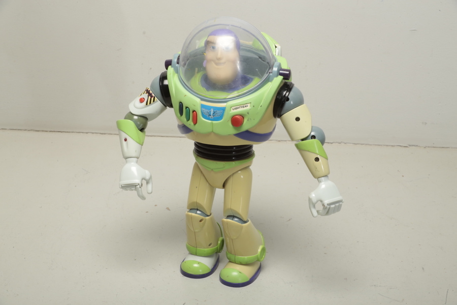 Buzz Lightyear figurin_7974a_8dc5a08b5bb2376_lg.jpeg