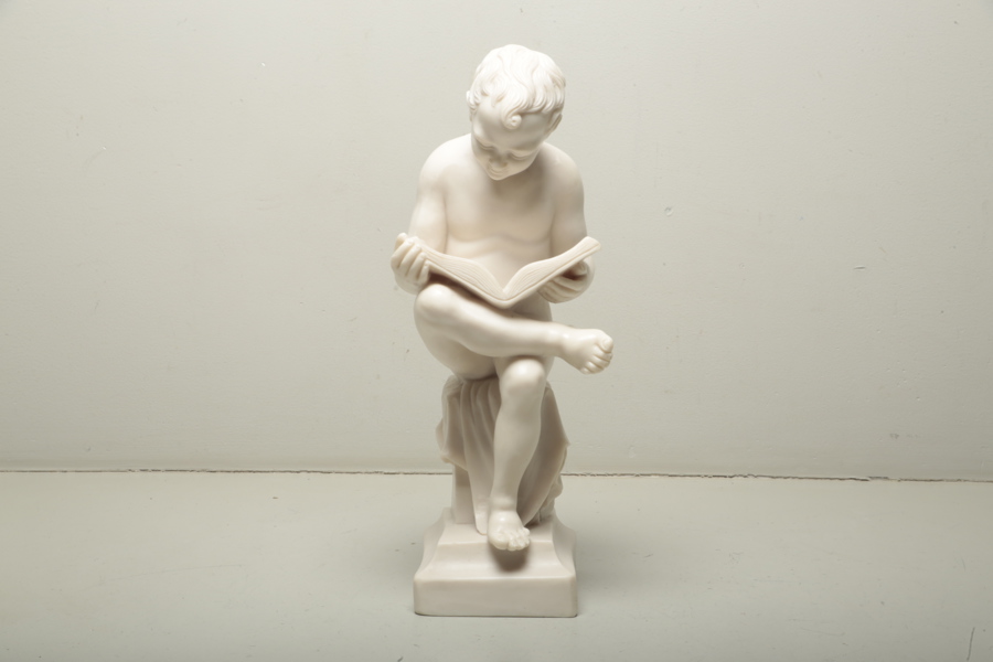 Figurin "Pojke med bok" alabaster, Italien 1900-tal_8137a_8dc5d45cf06a5b1_lg.jpeg