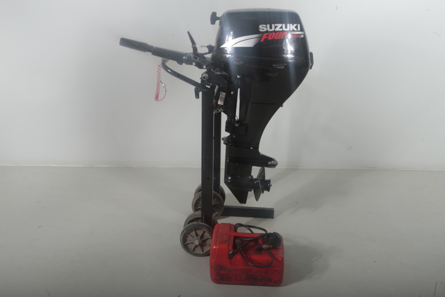 Båtmotor Suzuki Four Stroke 15 hk, med trycktank