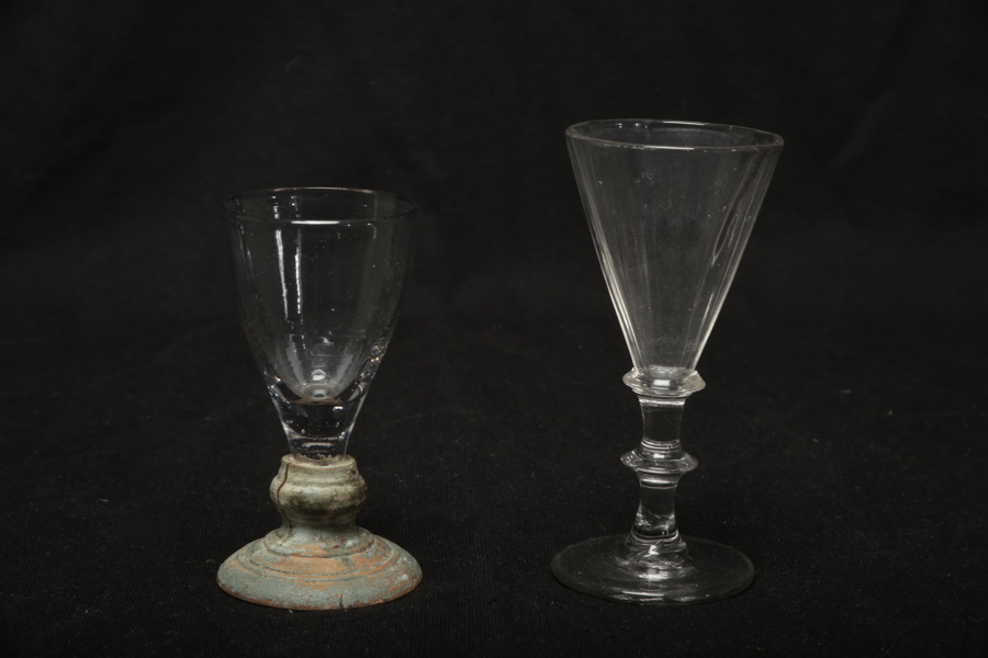 Glas, 2 stycken, 1700-1800 tal